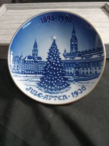 lot 2269 image: 1992 B&G Copenhagen Christmas Centennial Plate