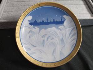 lot 2273 image: 1995 Bing & Grondahl Centennial Christmas Plate