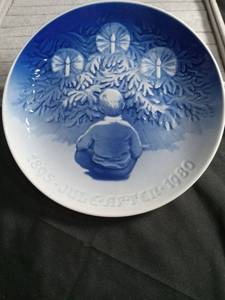 lot 2280 image: 1980 B&G Christmas Plate - Glaede over juletraet