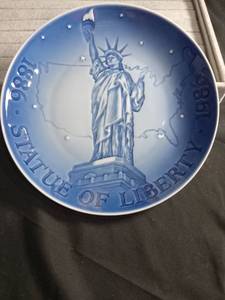 lot 2281 image: 1986 B&G Statue of Liberty Centennial Plate