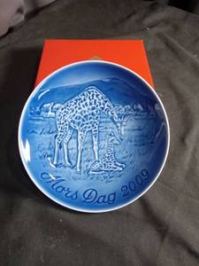 2009 Bing & Grondahl Mothers Day Plate - Giraffe Design