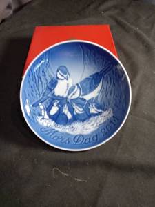 lot 3077 image: 2014 Bing & Grondahl Mothers Day Plate