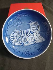 lot 3080 image: Bing & Grondahl Mothers Day Plate 2003 - Zebras
