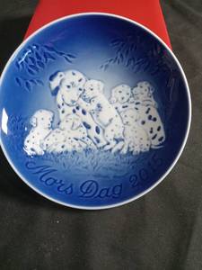 lot 3083 image: 2015 Bing & Grondahl Mothers Day Plate - Dalmatian Puppies
