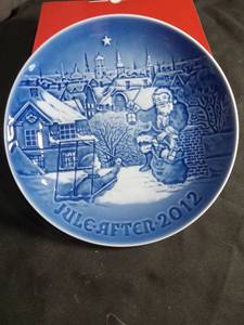 lot 3084 image: Bing & Grondahl Christmas Plate 2012