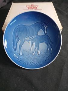 lot 3085 image: 1972 Bing & Grondahl Mothers Day Plate