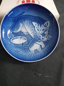 lot 3087 image: Bing & Grondahl Mothers Day Plate 1971