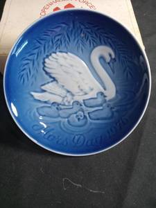 lot 3088 image: 1976 B&G Copenhagen Mothers Day Plate