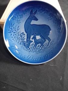 lot 3089 image: 1975 B&G Mothers Day Plate - Deer in Forest