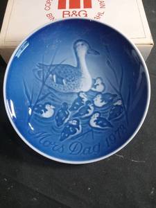 lot 3090 image: 1973 B&G Mothers Day Plate - Duck with Ducklings