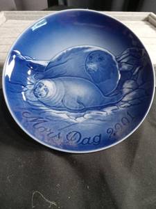 lot 3093 image: B&G Denmark Mothers Day Collector Plate 2001