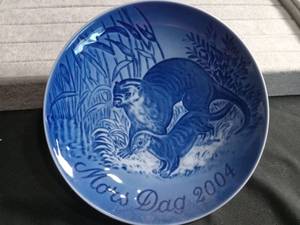 lot 3097 image: Bing & Grondahl Mothers Day Plate 2004