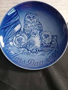 lot 3098 image: 2005 Bing & Grondahl Mothers Day Plate