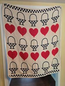 lot 5039 image: Hearts and Baskets Pattern Quilt