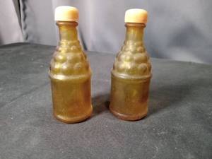 lot 4705 image: Glass Grape Pattern Salt and Pepper Shakers Set