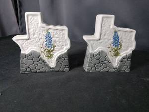 lot 4706 image: Texas Shaped Ceramic Salt and Pepper Shakers with Bluebonnet Design