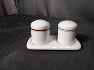 lot 4716 image: White Ceramic Salt and Pepper Shaker Set with Red and Blue Bands