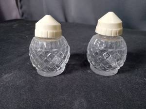 lot 4720 image: Crystal Cut Glass Salt and Pepper Shakers Set