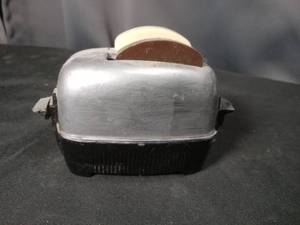 lot 4722 image: Chrome 2-Slice Toaster with Salt and Pepper Shakers