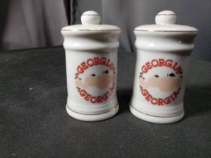 lot 4728 image: Georgia Ceramic Salt and Pepper Shakers Set
