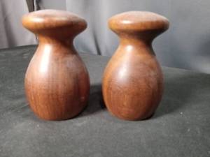 lot 4730 image: Handcrafted Wooden Salt and Pepper Shaker Set