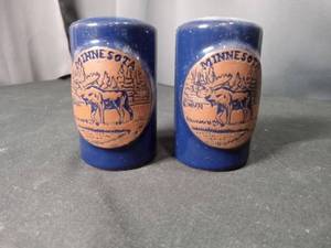 lot 4749 image: Minnesota Souvenir Salt and Pepper Shaker Set