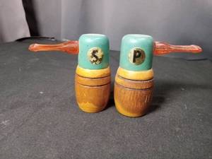 lot 4751 image: Wooden Tobacco Pipes with Colorful Enamel Finish Set of 2 salt and pepper shaker set