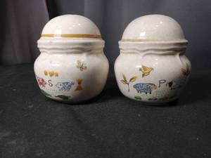 lot 4752 image: Farm Animal Salt and Pepper Shakers Set