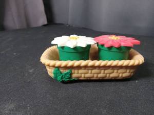 lot 4754 image: Plastic Flower Pots with Wicker Basket salt and pepper shaker set