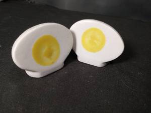 lot 4755 image: Ceramic Fried Egg Salt and Pepper Shakers Set