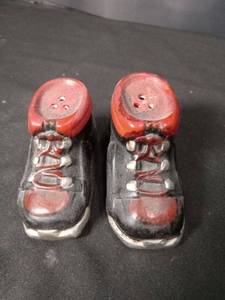 lot 4757 image: Ceramic Sneaker Salt and Pepper Shakers Set