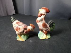 lot 4758 image: Ceramic Rooster and Hen Salt and Pepper Shakers Set