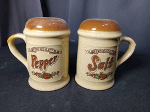 lot 4759 image: Ceramic Salt and Pepper Shaker Set with Handles