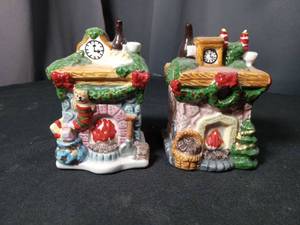 lot 4766 image: Christmas Village House Salt and Pepper Shaker Set