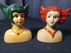 lot 4769 image: Ceramic Fantasy Character Busts with Green and Red Hair salt and pepper shaker set