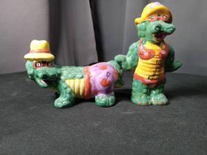 lot 4775 image: Daytona Beach Alligator Salt and Pepper Shaker Set