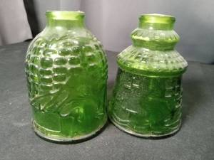 lot 4776 image: Green Glass Salt and Pepper Shaker Set