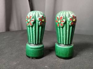 lot 4782 image: Green Ceramic Cactus Salt and Pepper Shakers
