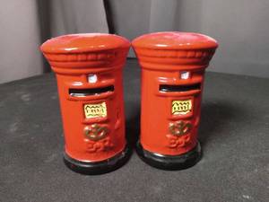 lot 4787 image: British Post Box Salt and Pepper Shakers