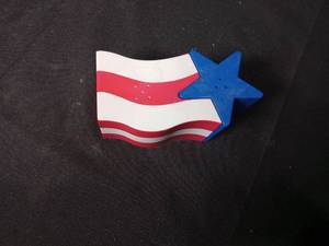 lot 4791 image: Patriotic Star and Flag Salt and Pepper Shakers Set