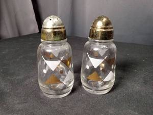 lot 4793 image: Glass Salt and Pepper Shakers with Gold Geometric Pattern