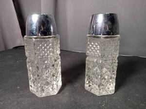 lot 4809 image: Crystal Cut Glass Salt and Pepper Shakers Set