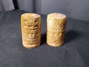 lot 4817 image: Carved Wood Tiki Salt and Pepper Shakers Nauvoo Illinois Souvenir