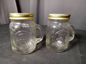 lot 4818 image: Mason Jar Salt and Pepper Shaker Set with Handles