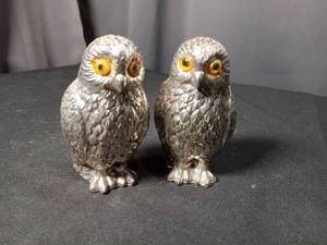 lot 4821 image: Silver Plated Owl Salt and Pepper Shakers Set