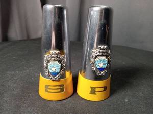 lot 4829 image: Minnesota Land of 10,000 Lakes Salt and Pepper Shakers Set