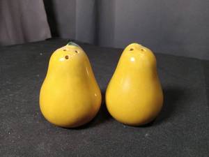 lot 4832 image: Yellow Pear-Shaped Ceramic Salt and Pepper Shakers