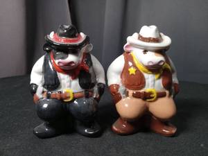 lot 4835 image: Ceramic Cow  Cowboy Salt and Pepper Shakers Set