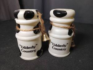 lot 4837 image: Udderly Country Cow Salt and Pepper Shakers with Bells