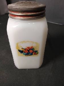 lot 4843 image: White Milk Glass Shaker with Fruit Design